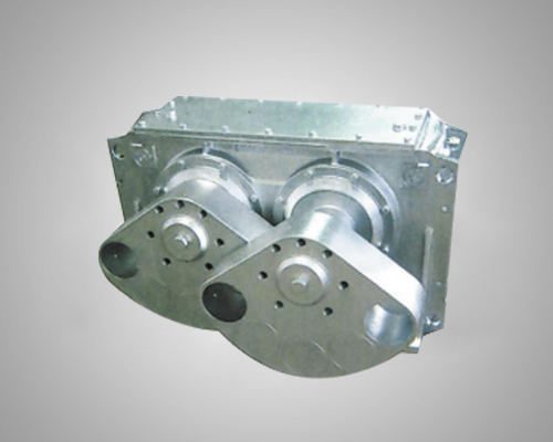 座式自同步稀油激振器